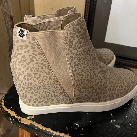 Coconuts Matisse HARLAN Leopard Print Slip On Ankle Sneaker Double Gore Sz 7.5US - Picture 3 of 6